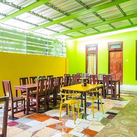 Super Oyo 1682 Greenia Hotel Kupang  Luaran gambar