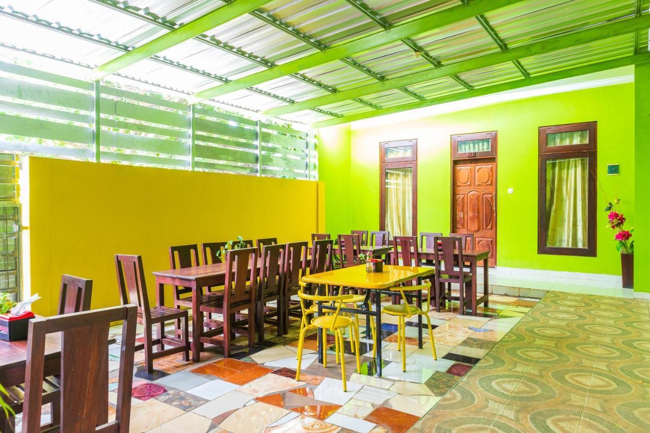 Super Oyo 1682 Greenia Hotel Kupang  Luaran gambar